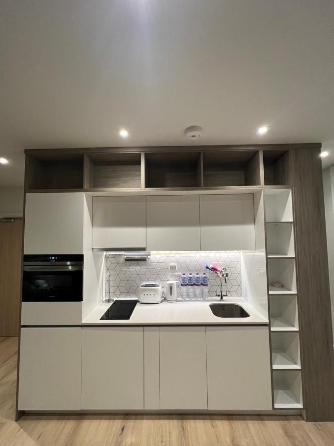 London Heathrow Airport Apartment Voyager House Terminal 12345 - Ev Electric And Parking Available Hillingdon Bagian luar foto