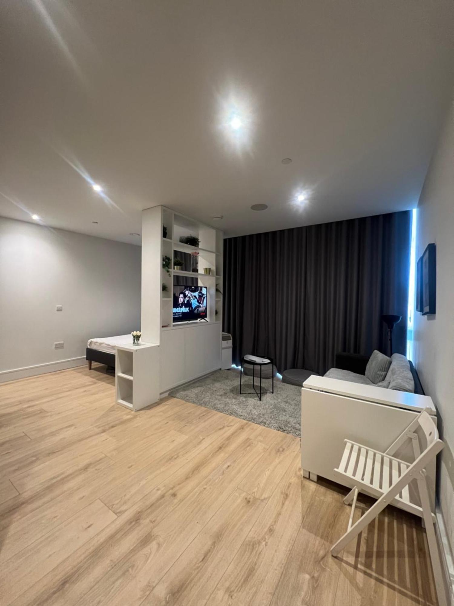 London Heathrow Airport Apartment Voyager House Terminal 12345 - Ev Electric And Parking Available Hillingdon Bagian luar foto