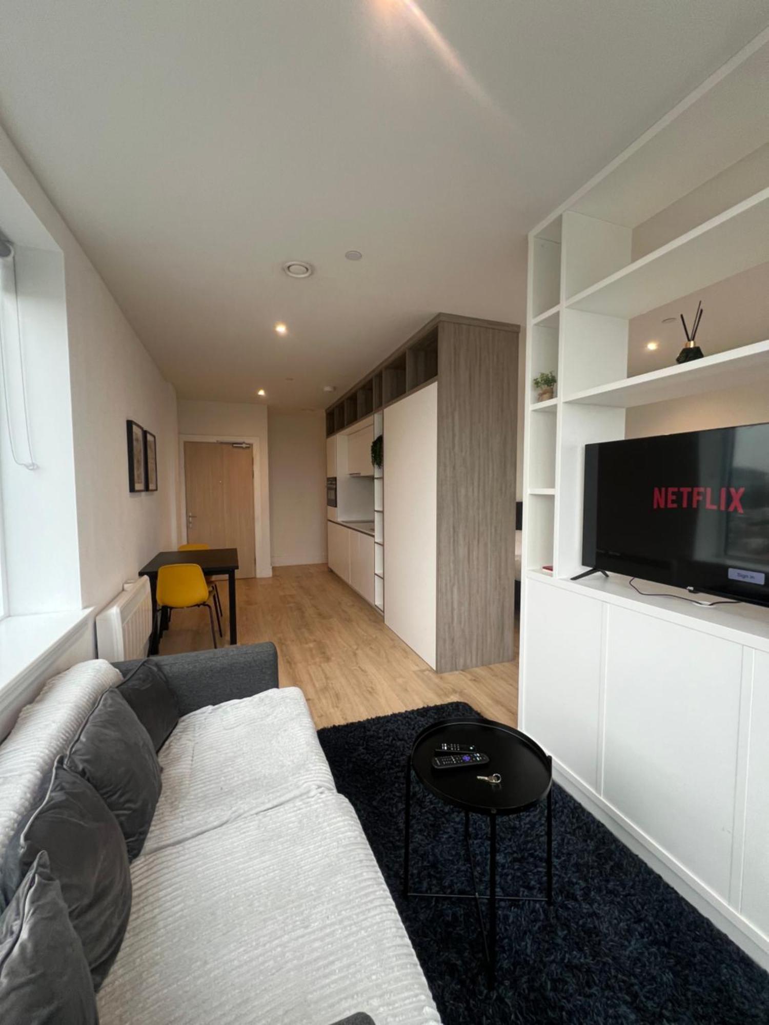London Heathrow Airport Apartment Voyager House Terminal 12345 - Ev Electric And Parking Available Hillingdon Bagian luar foto