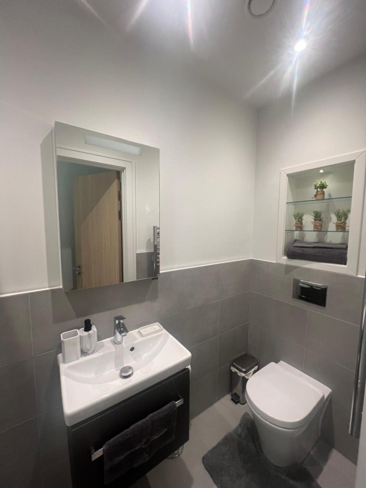 London Heathrow Airport Apartment Voyager House Terminal 12345 - Ev Electric And Parking Available Hillingdon Bagian luar foto